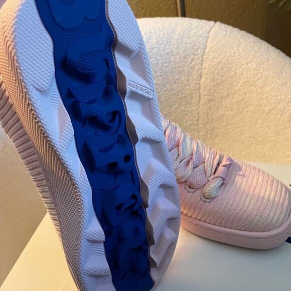 Burberry women’s Box Check Knit Low-Top Sneakers - Picture 3 of 9